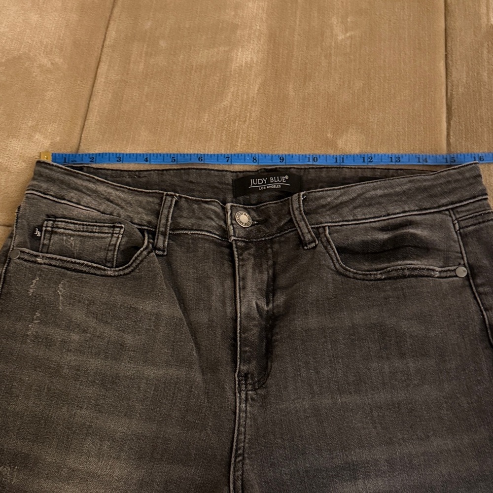 Judy Blue Women’s Distressed Black Skinny Capri